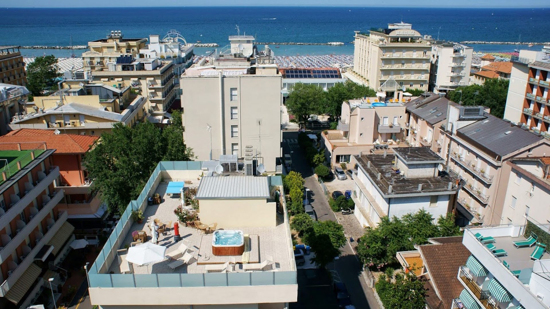 Foto aerea della terrazza solarium vista dall'alto